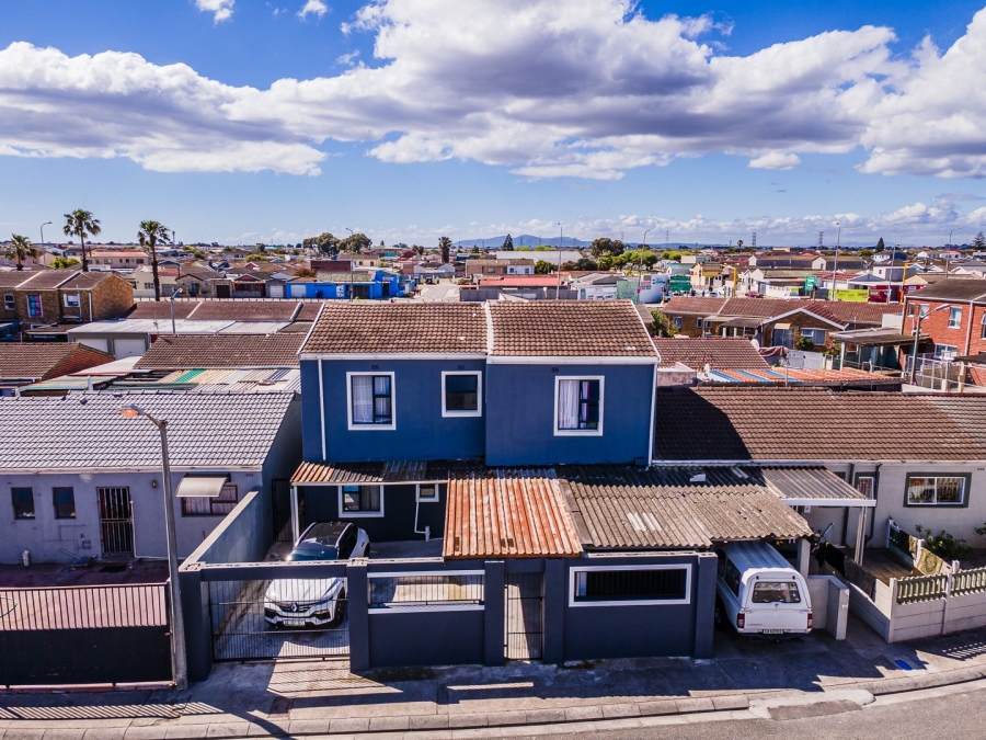 5 Bedroom Property for Sale in Lentegeur Western Cape